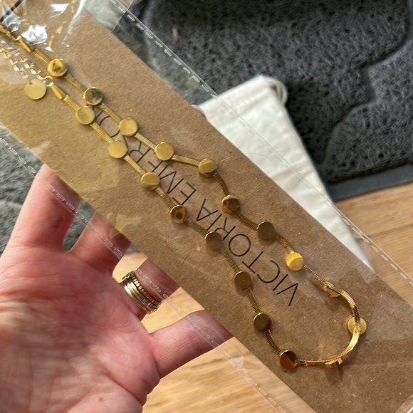 Nwt Victoria Emerson “Dana” necklace with circle on herringbone chain - Picture 5 of 5